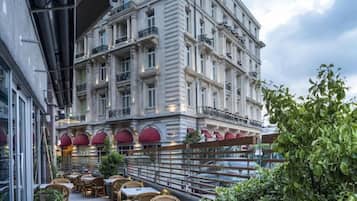 2 restaurantes; se sirven desayunos, comidas, cenas y brunch
