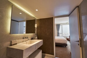 Suite, Bosphorus View | Bathroom