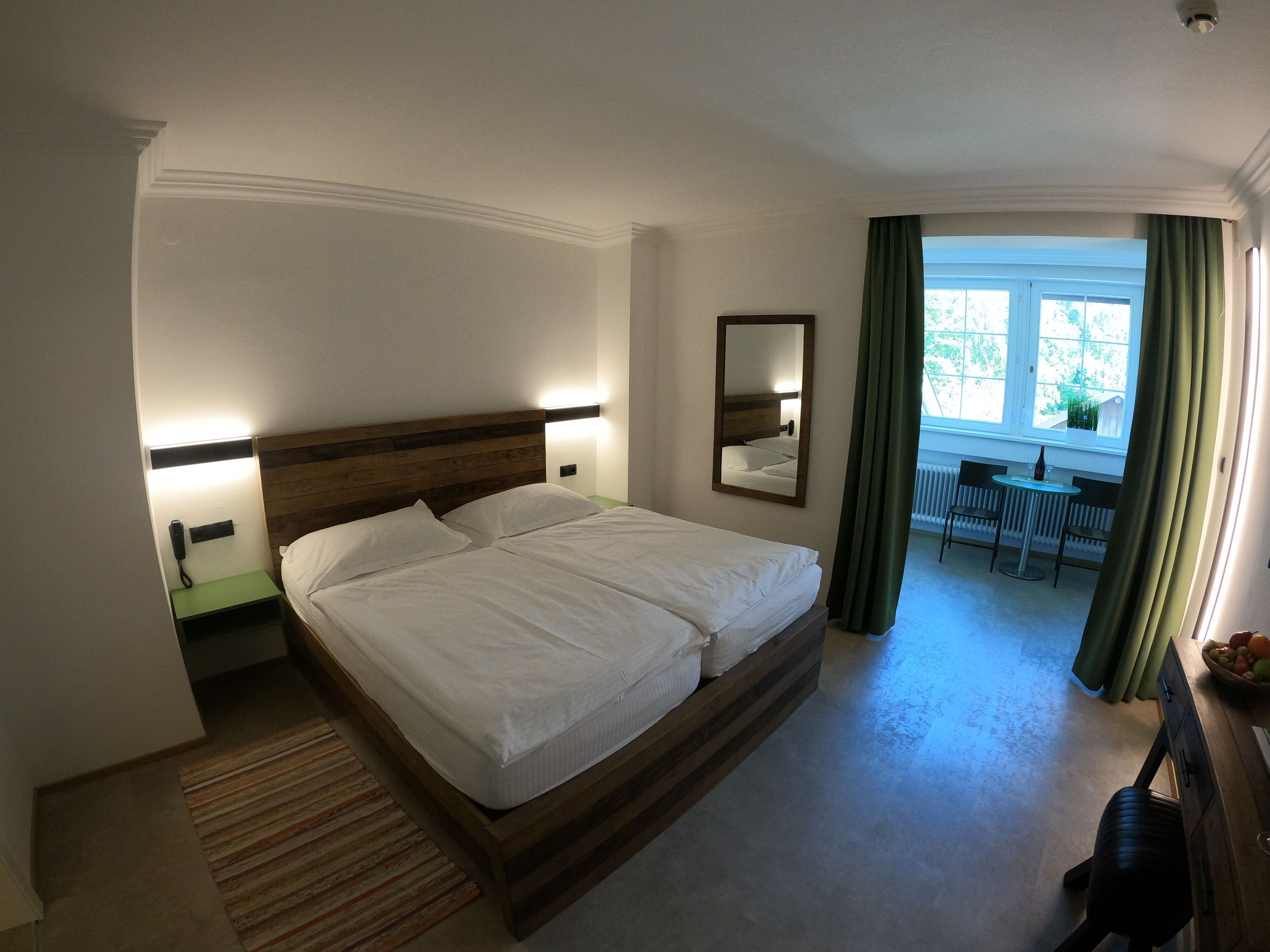 Classic Studio | Hypo-allergenic bedding, down comforters, minibar, in-room safe