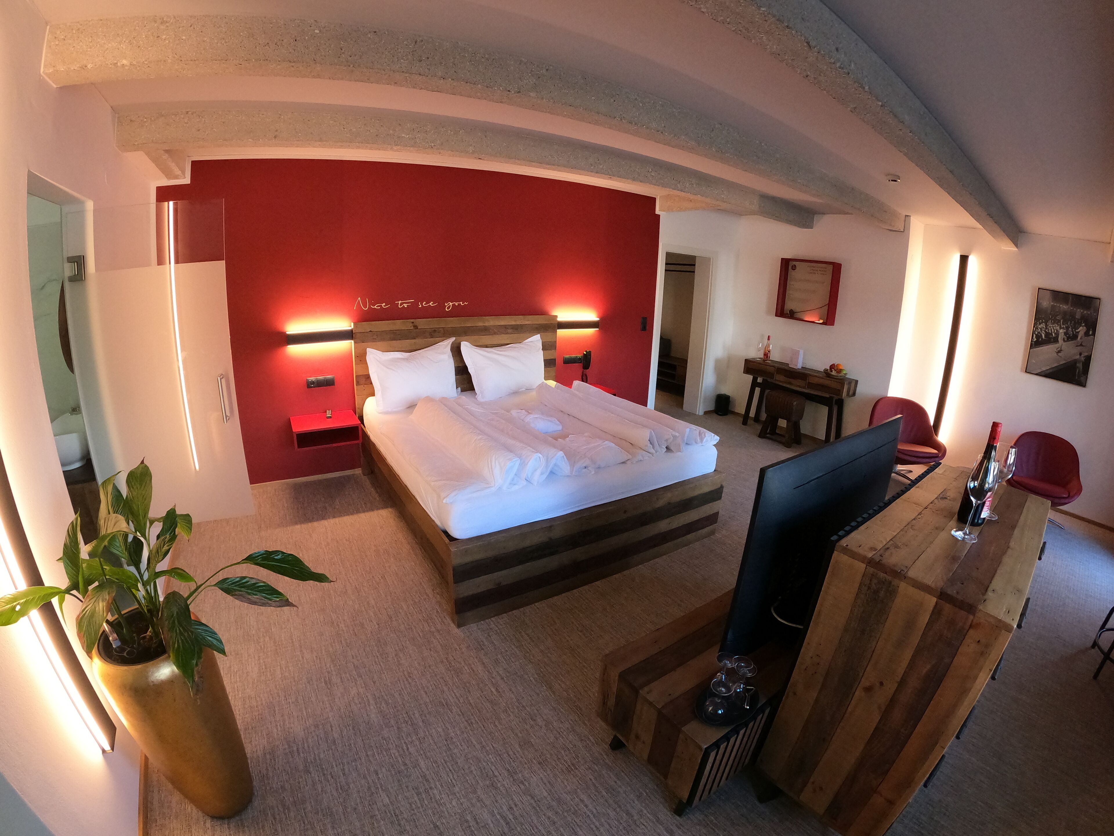 Romantic Studio Suite | Hypo-allergenic bedding, down comforters, minibar, in-room safe
