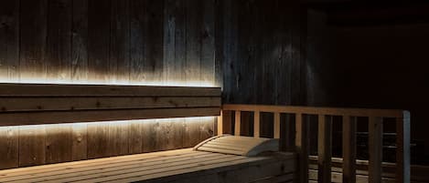 Sauna, 1 salle de soins, massages