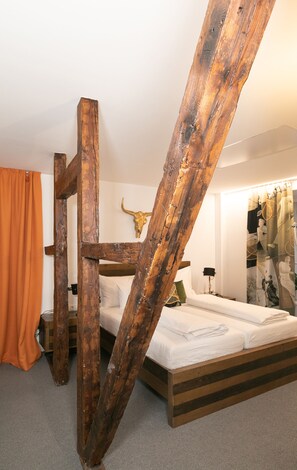 1 bedroom, hypo-allergenic bedding, down duvets, minibar