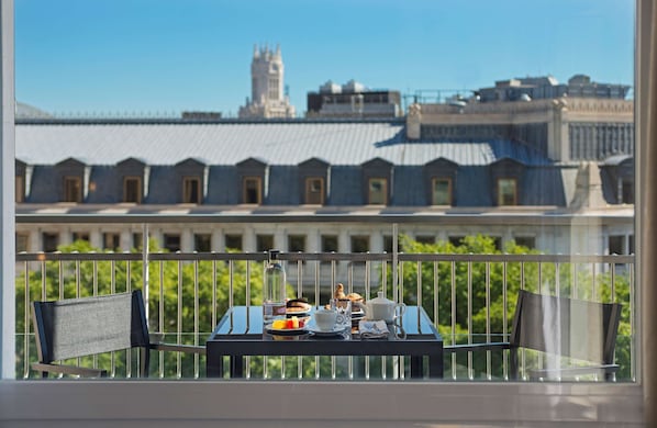 Habitación Premium (View) | Minibar, caja fuerte, escritorio y sistema de insonorización