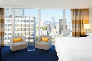 Premium bedding, down duvets, memory-foam beds, in-room safe - Sheraton Vancouver Wall Centre (Vancouver)