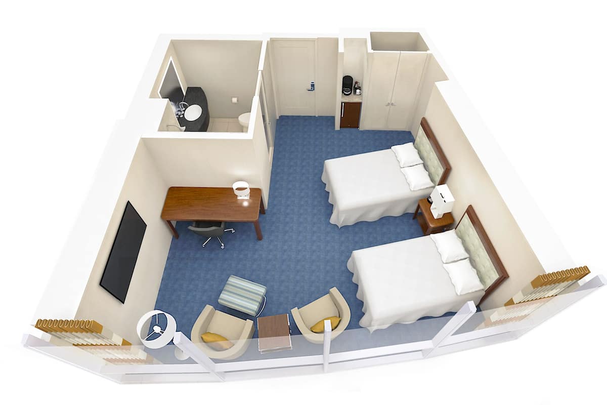 Habitación de hotel con dos camas, un escritorio, una silla, una mesita, un sofá y un televisor.