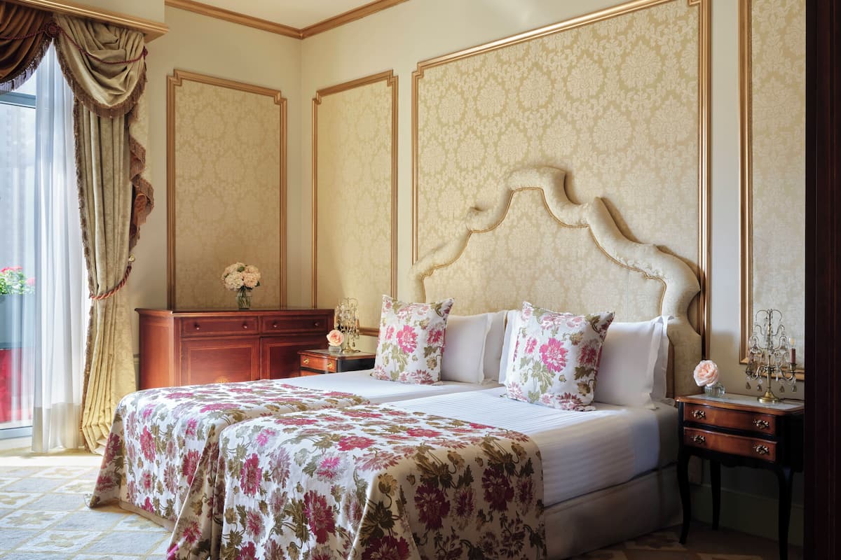 Egyptian cotton sheets, premium bedding, down comforters, minibar