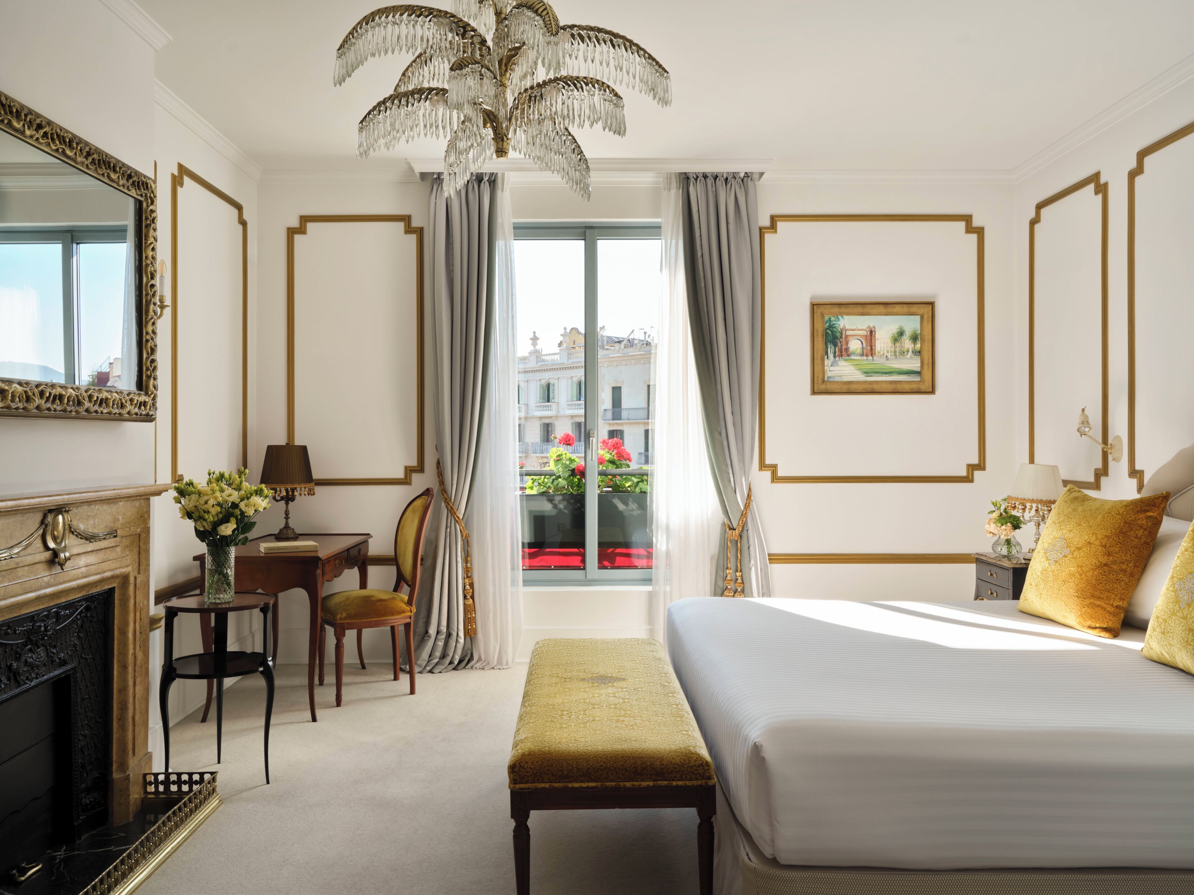 Egyptian cotton sheets, premium bedding, down duvets, minibar