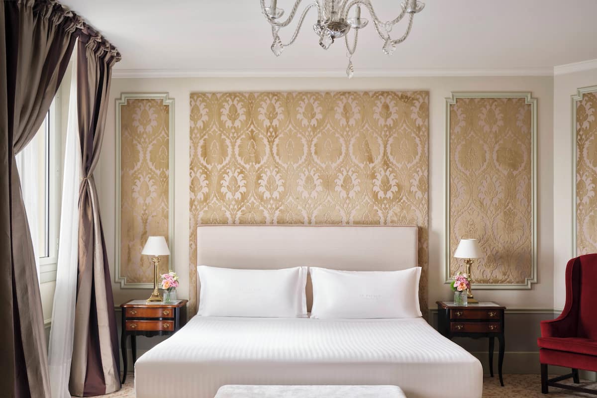 Egyptian cotton sheets, premium bedding, down comforters, minibar