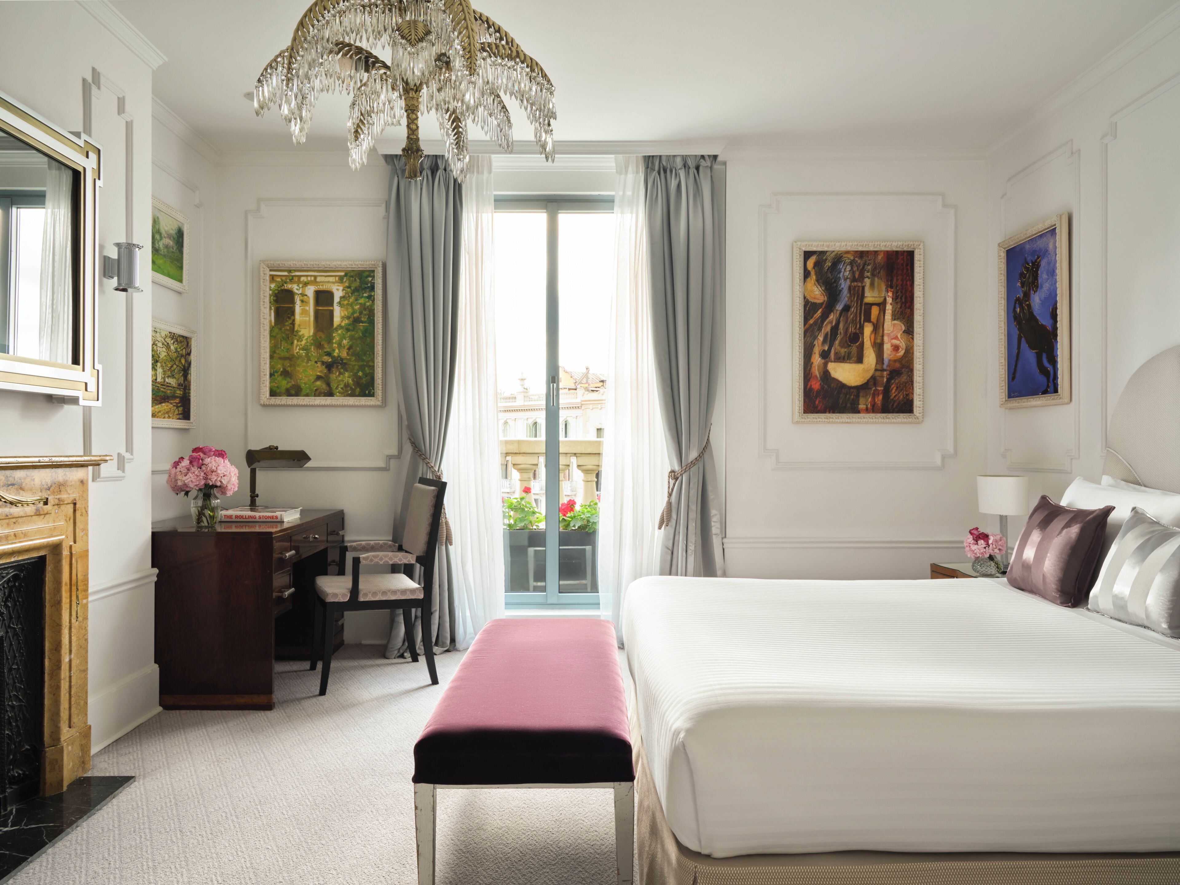 Egyptian cotton sheets, premium bedding, down duvets, minibar