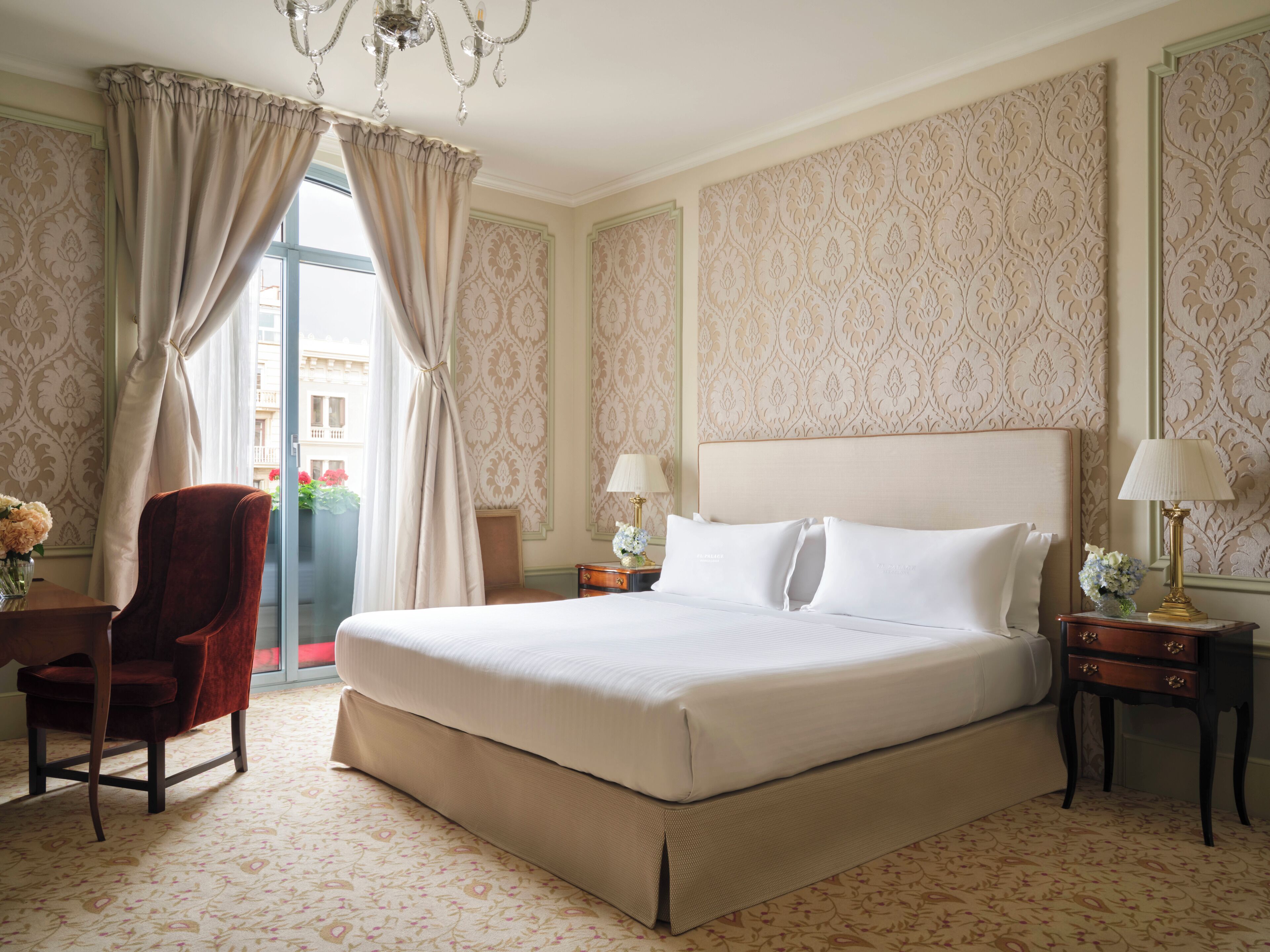 Egyptian cotton sheets, premium bedding, down duvets, minibar