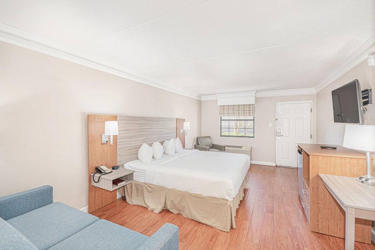 Desk, blackout curtains, iron/ironing board, free WiFi