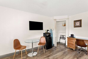 Standard Room, 2 Queen Beds, Accessible, Non Smoking