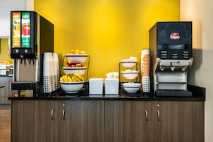Café da manhã com buffet grátis todos os dias