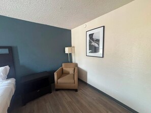 Deluxe King Bed with Pull Out | Premium bedding, down comforters, in-room safe, desk - Express Inn & Suites Greensville TX (Greenville)