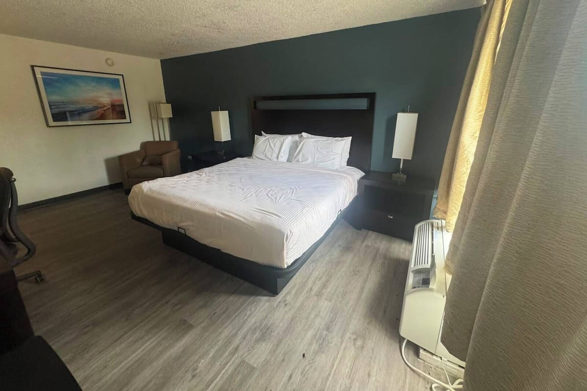 Premium bedding, down comforters, in-room safe, desk