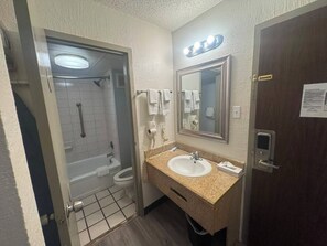 Deluxe Room, 1 King Bed, Non Smoking | Bathroom - Express Inn & Suites Greensville TX (Greenville)