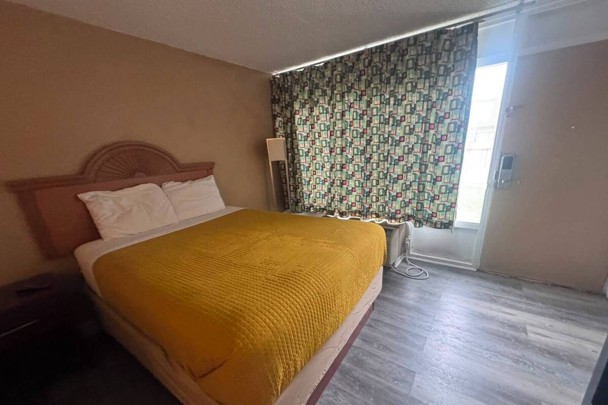 Premium bedding, down comforters, in-room safe, desk