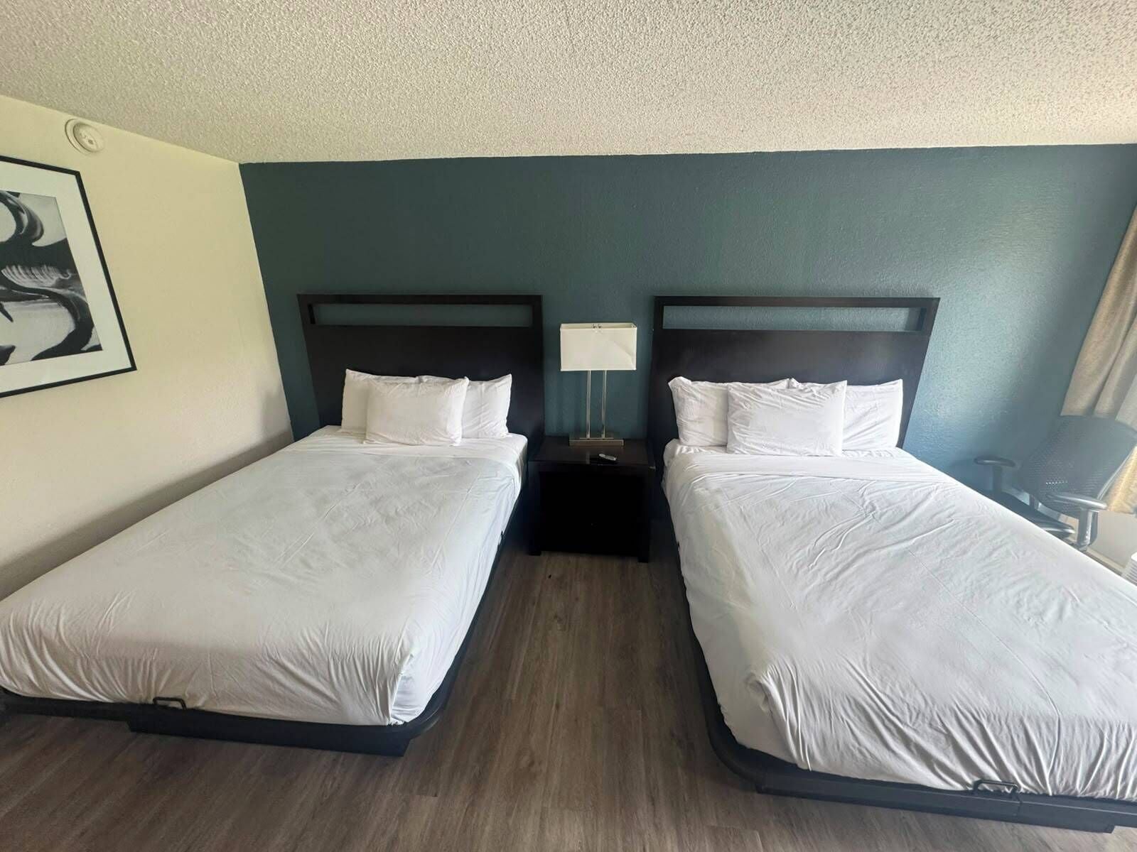 Deluxe Room, 1 Queen Bed, Non Smoking | Premium bedding, down comforters, in-room safe, desk