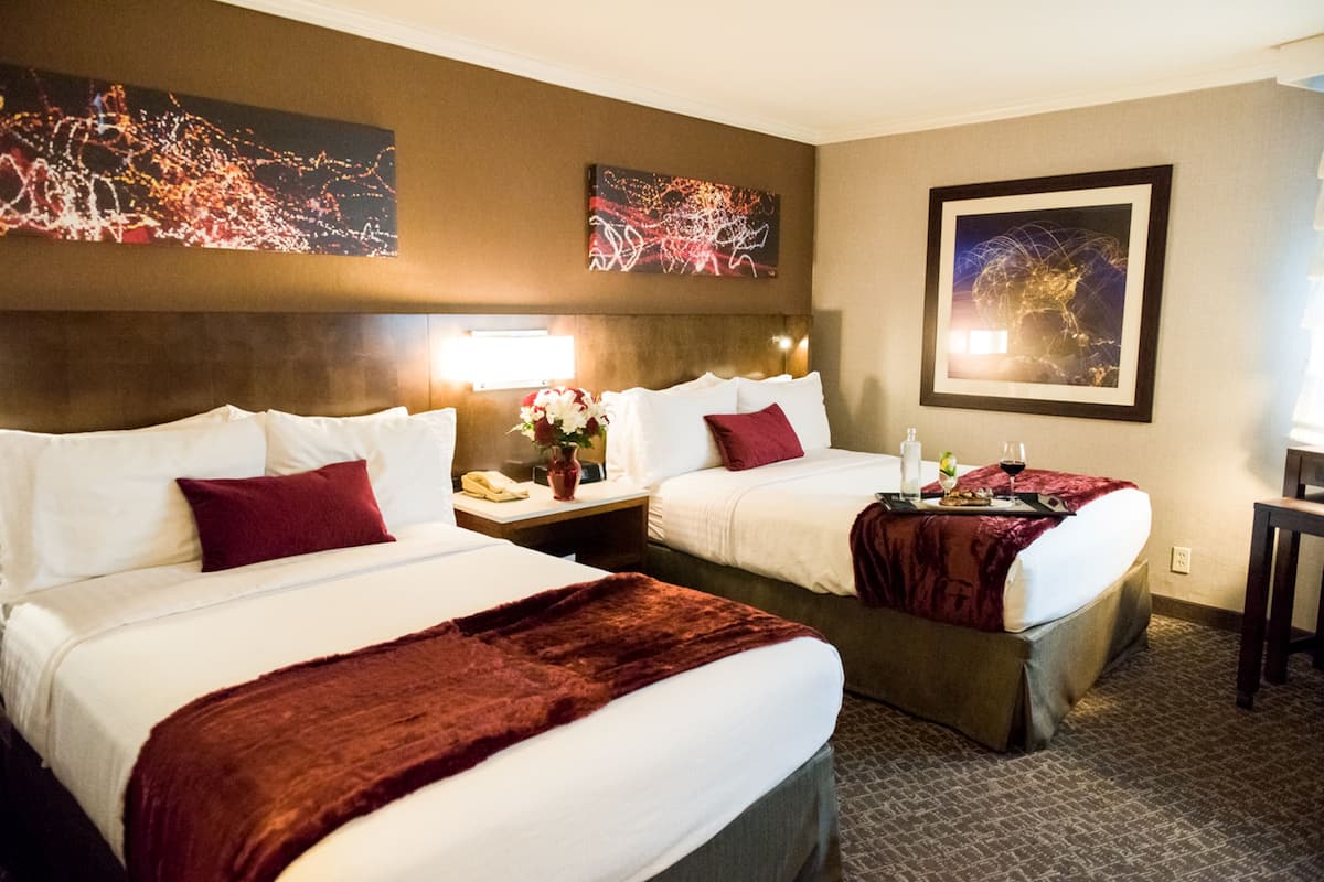 in-room safe, desk, laptop workspace, blackout curtains