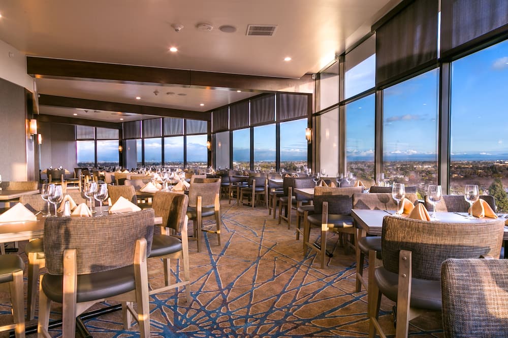 Holiday Inn Long Beach Airport Hotel and Conference Center by IHG