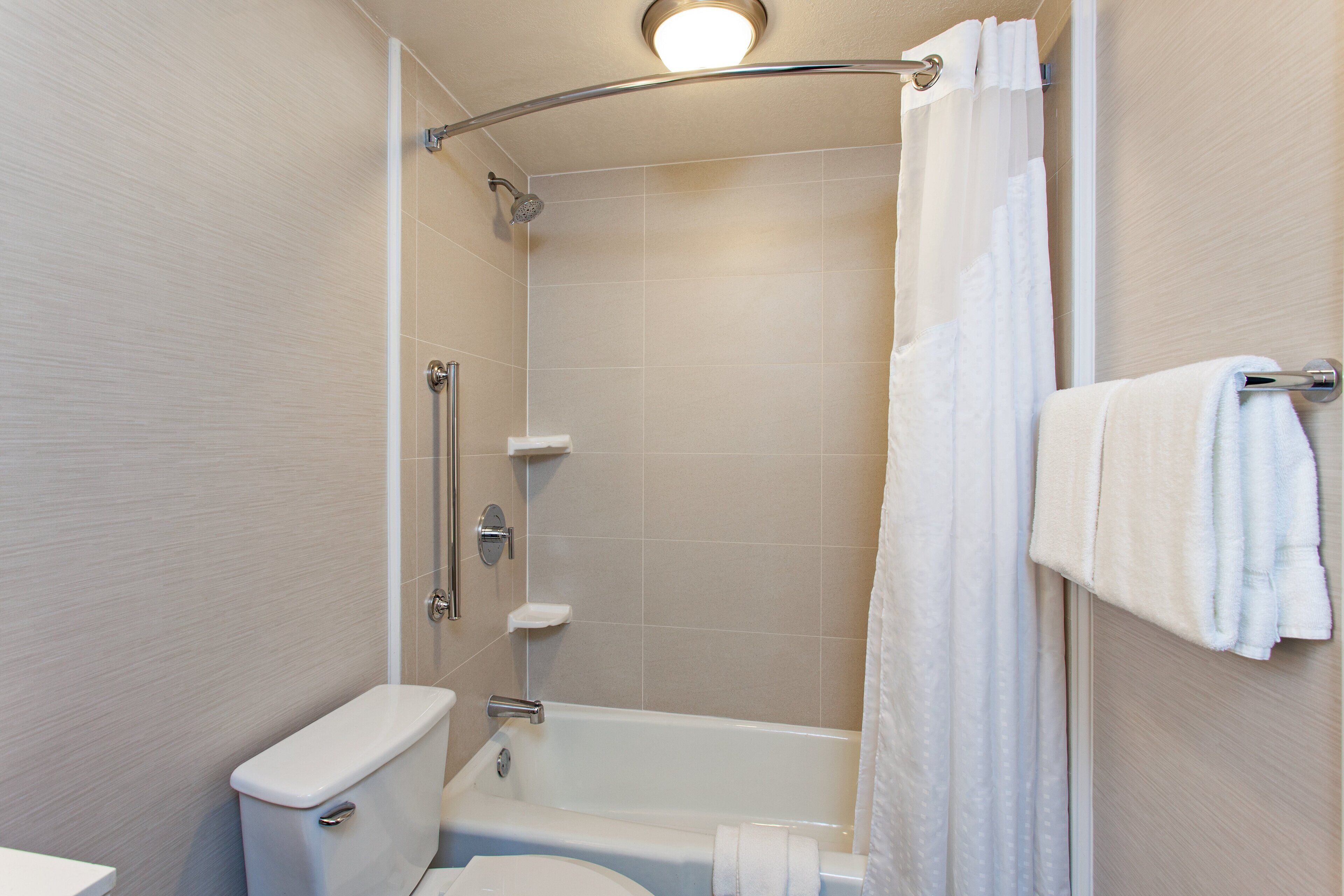 Photo - Holiday Inn Long Beach - Airport by IHG