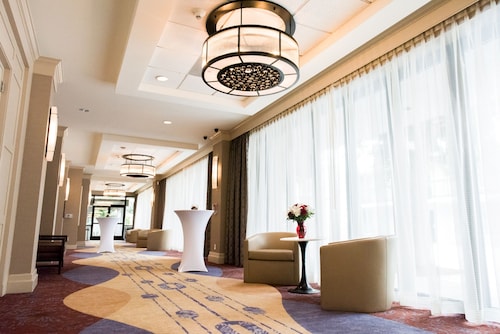 Holiday Inn Long Beach Airport Hotel and Conference Center by IHG