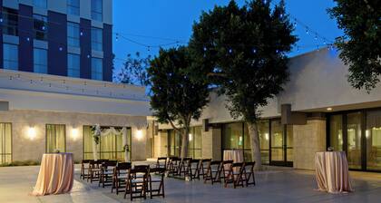 Holiday Inn Long Beach Airport Hotel and Conference Center by IHG