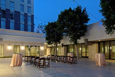 Holiday Inn Long Beach Airport Hotel and Conference Center by IHG