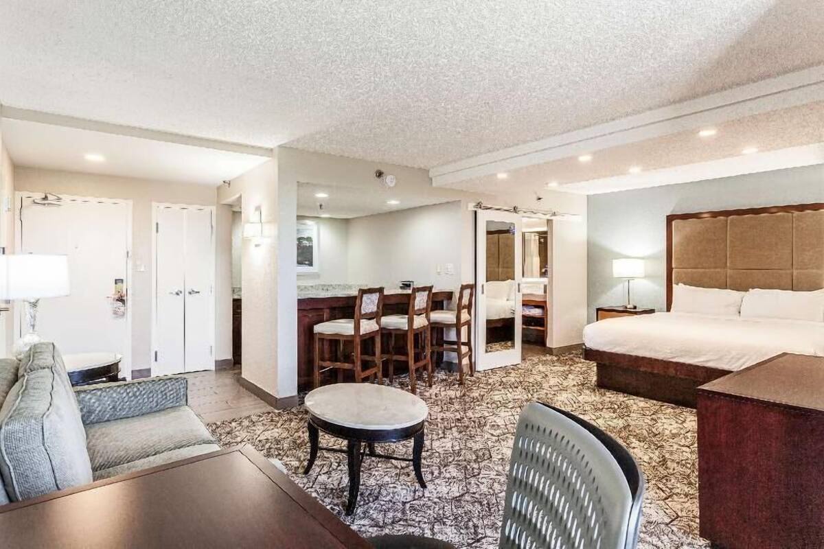 Hochwertige Bettwaren, Pillowtop-Betten, Zimmersafe, Schreibtisch