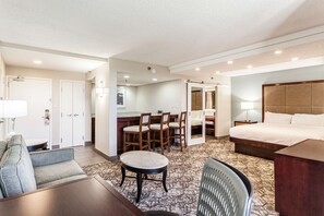 Junior Suite, 1 King Bed with Sofa bed | Premium bedding, pillowtop beds, in-room safe, desk - DoubleTree by Hilton Hotel Memphis (Memphis)