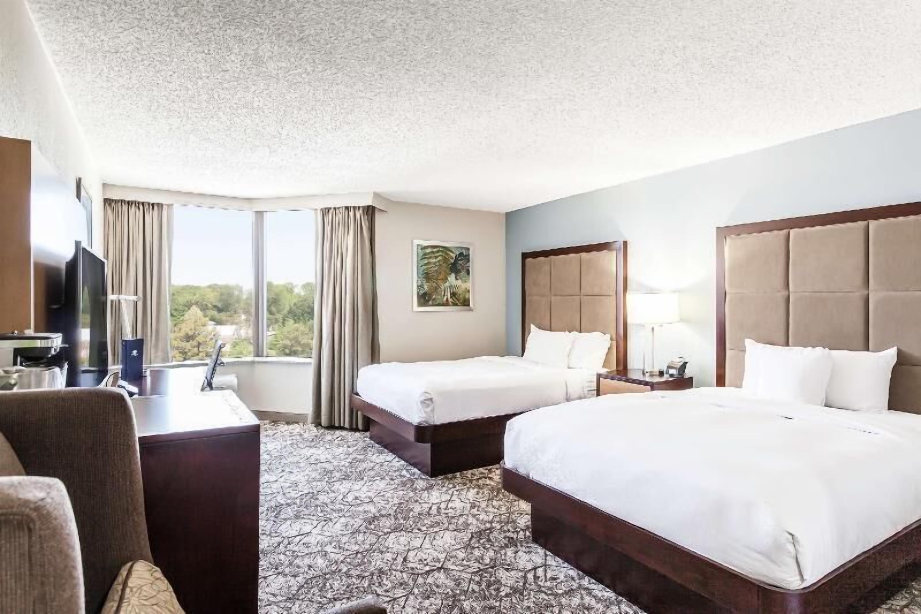 Hochwertige Bettwaren, Pillowtop-Betten, Zimmersafe, Schreibtisch