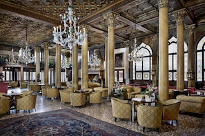 2 Bars/Lounges, Cocktailbar