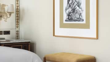 Hypo-allergenic bedding, minibar, in-room safe, desk