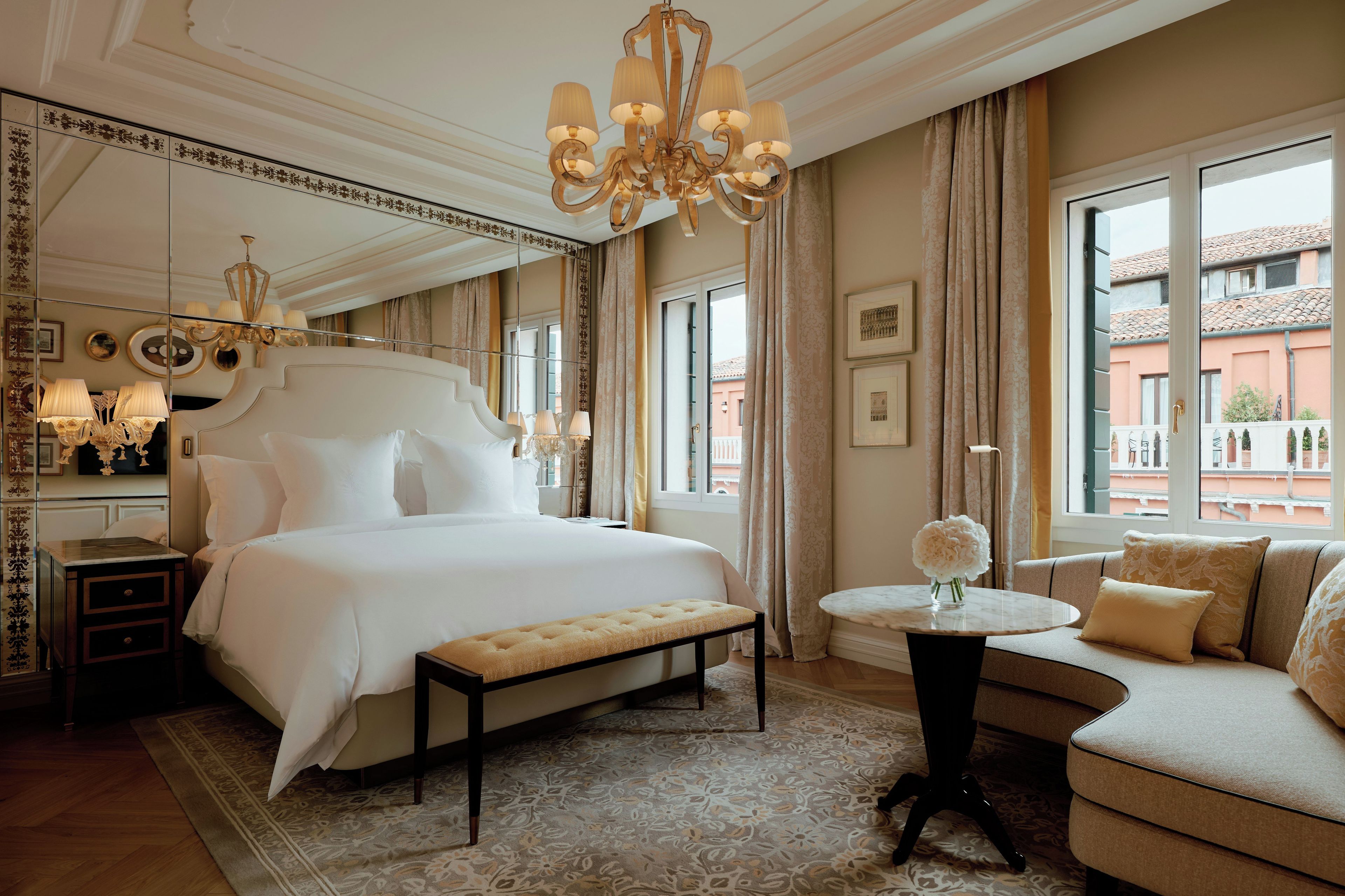 Deluxe Room, 1 King Bed | Hypo-allergenic bedding available, minibar, in-room safe, desk