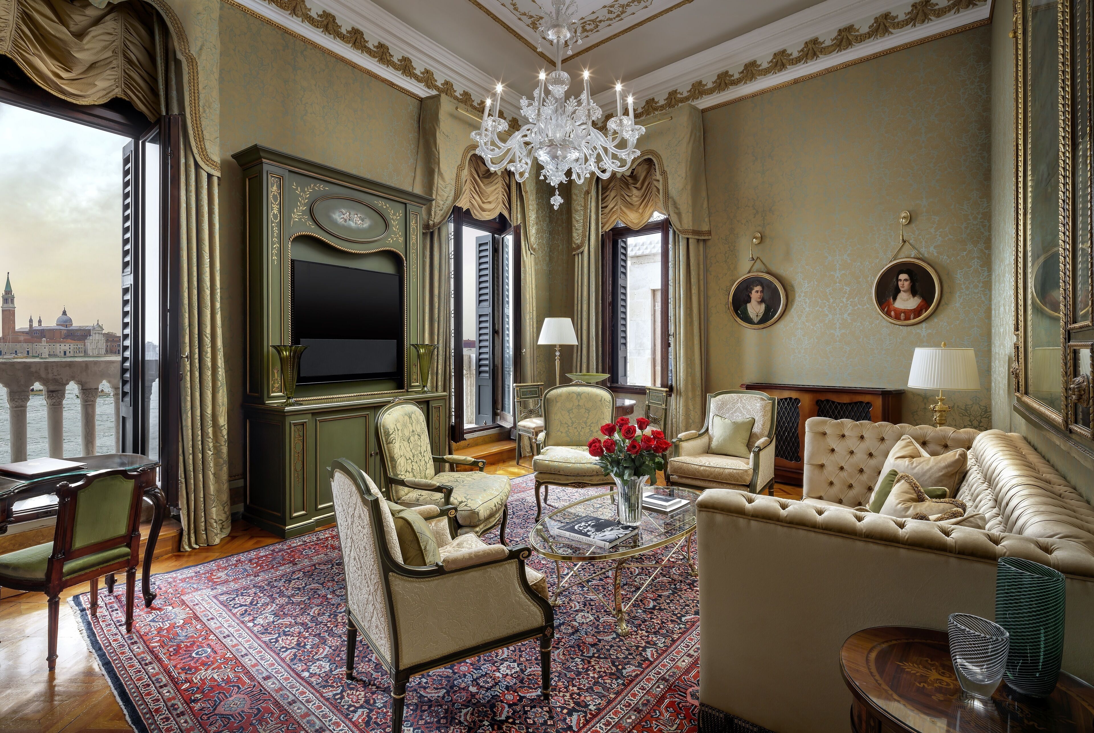 hypo-allergenic bedding, minibar, in-room safe, desk