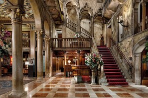 Lobby - Danieli, Venezia, A Four Seasons Hotel (Venice)