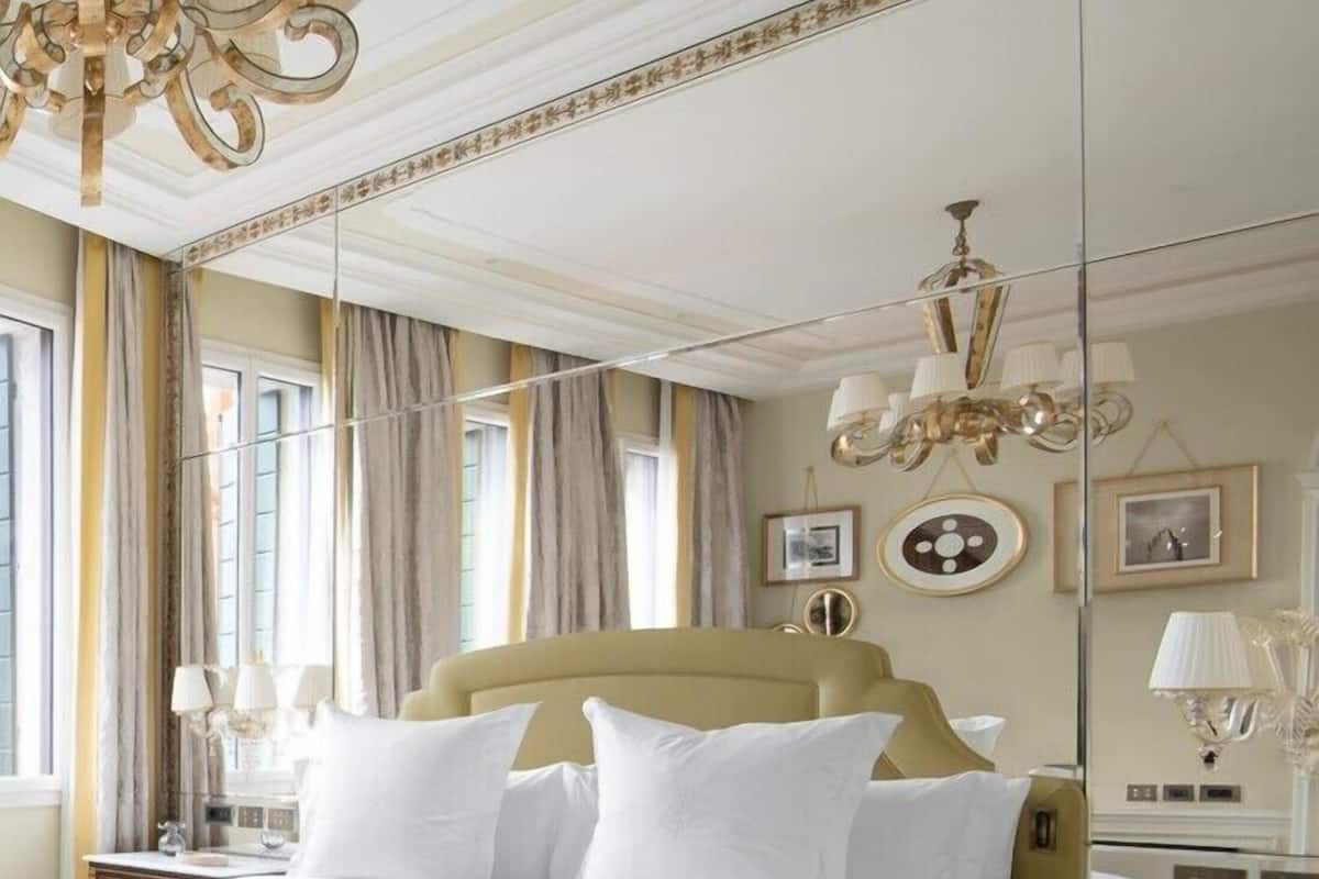 Hypo-allergenic bedding, minibar, in-room safe, desk