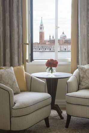 49-inch flat-screen TV with cable channels, TV - Danieli, A Four Seasons Hotel, Venice (Venice)