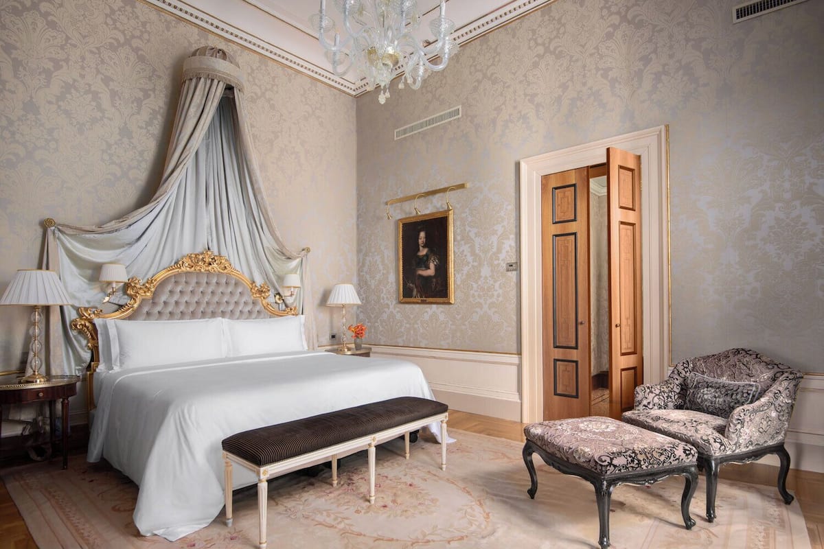 Hypo-allergenic bedding, minibar, in-room safe, desk