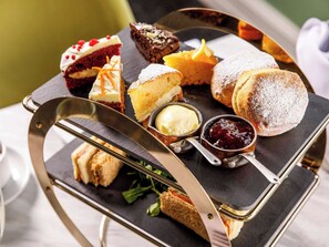 Breakfast, lunch, dinner served; British cuisine