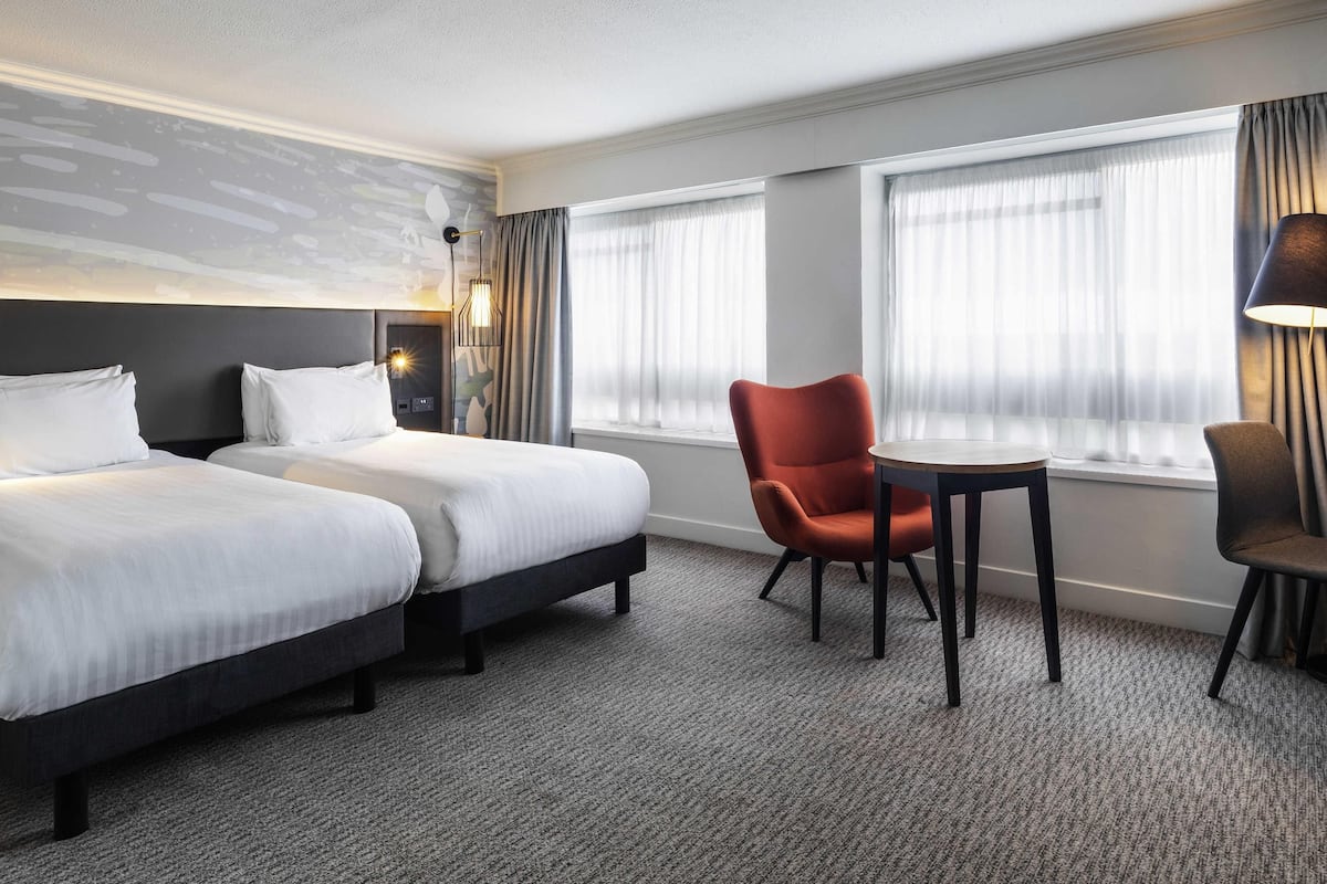 Hochwertige Bettwaren, Select-Comfort-Betten, Zimmersafe, Schreibtisch