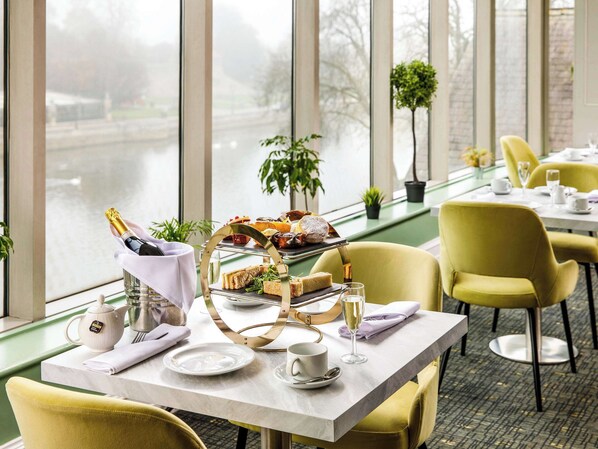 Breakfast, lunch, dinner served; British cuisine 