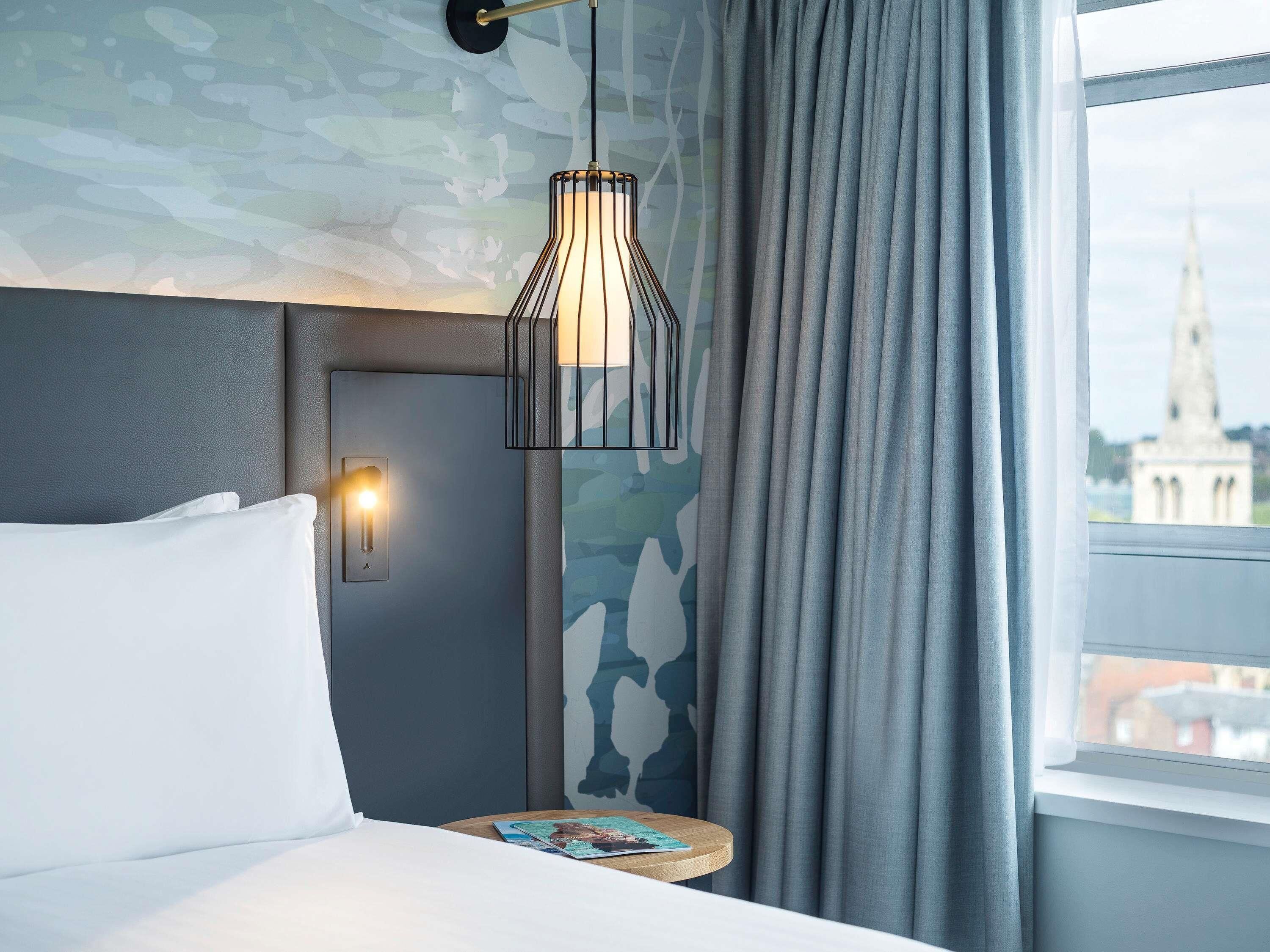 高級寢具、Select Comfort 床墊、客房內保險箱、書桌