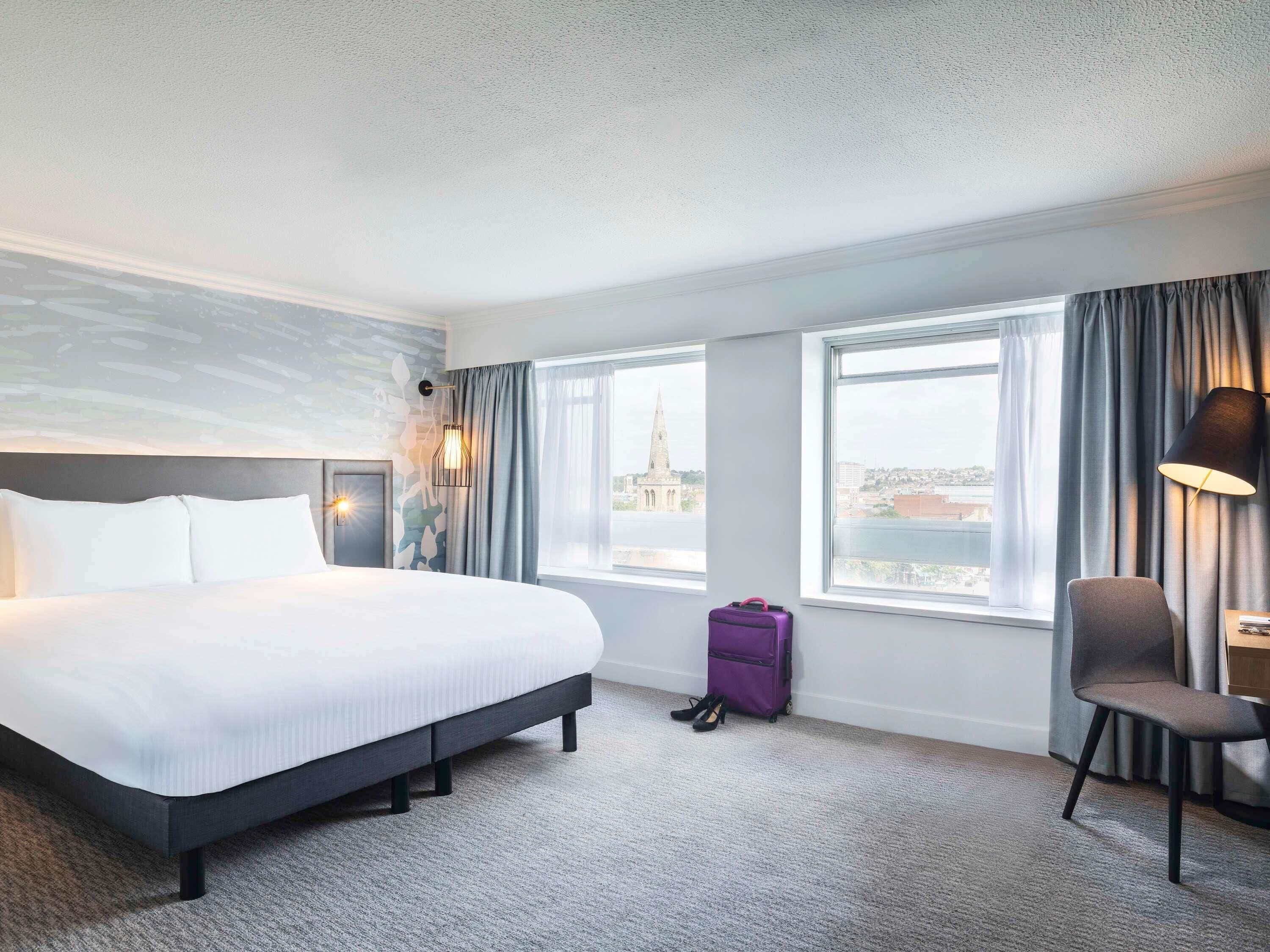 Privilege, ห้องพัก, เตียงคิงไซส์ 1 เตียง, วิวเมือง | เครื่องนอนระดับพรีเมียม, เตียง Select Comfort, ตู้นิรภัยในห้องพัก