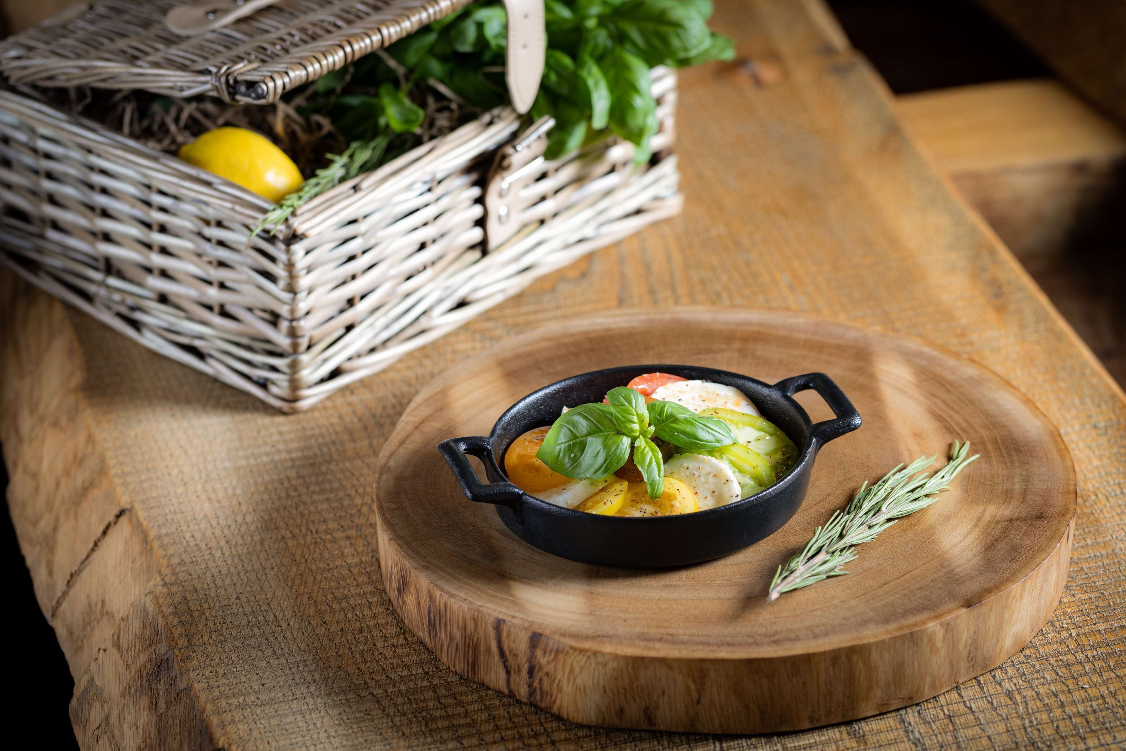 breakfast, lunch, dinner served; british cuisine