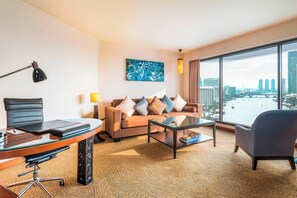 Télévision à écran plat de 106 cm avec chaînes par satellite