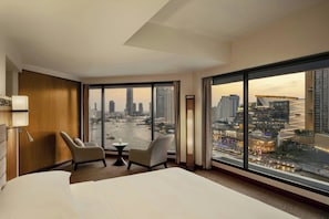 Suite Exécutive, 1 très grand lit, vue fleuve | Literie de qualité supérieure, couette en duvet d'oie, surmatelas