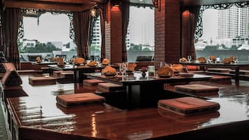 4 restaurants, breakfast, lunch, dinner served; international cuisine