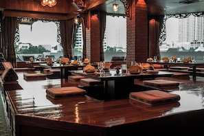 4 restaurants, breakfast, lunch, dinner served; international cuisine
