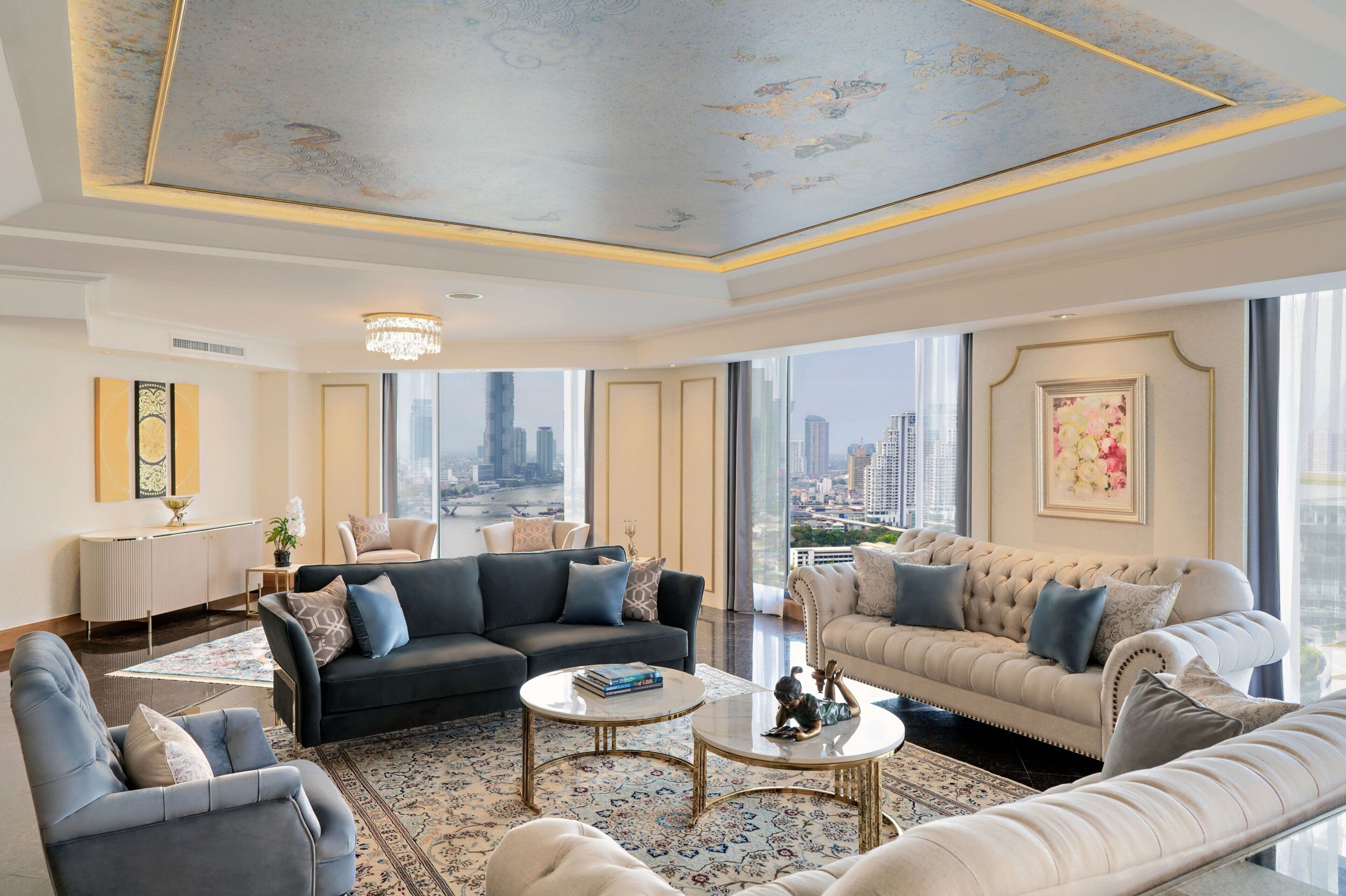 106-cm flat-screen TV with satellite channels, Smart TV